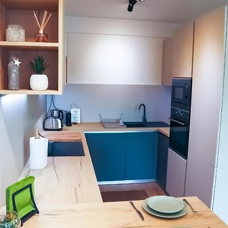 Premium New With Panoramic Castle View