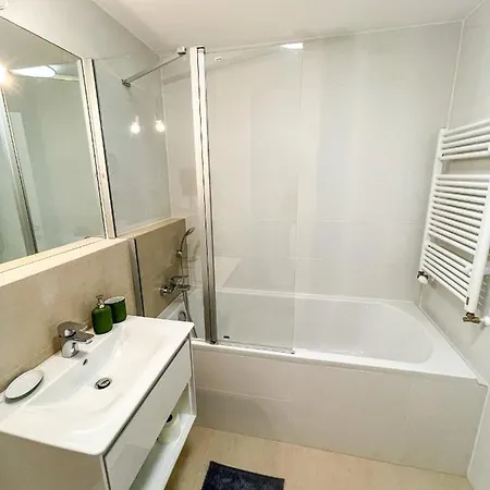 Premium New With Panoramic Castle View Apartament *